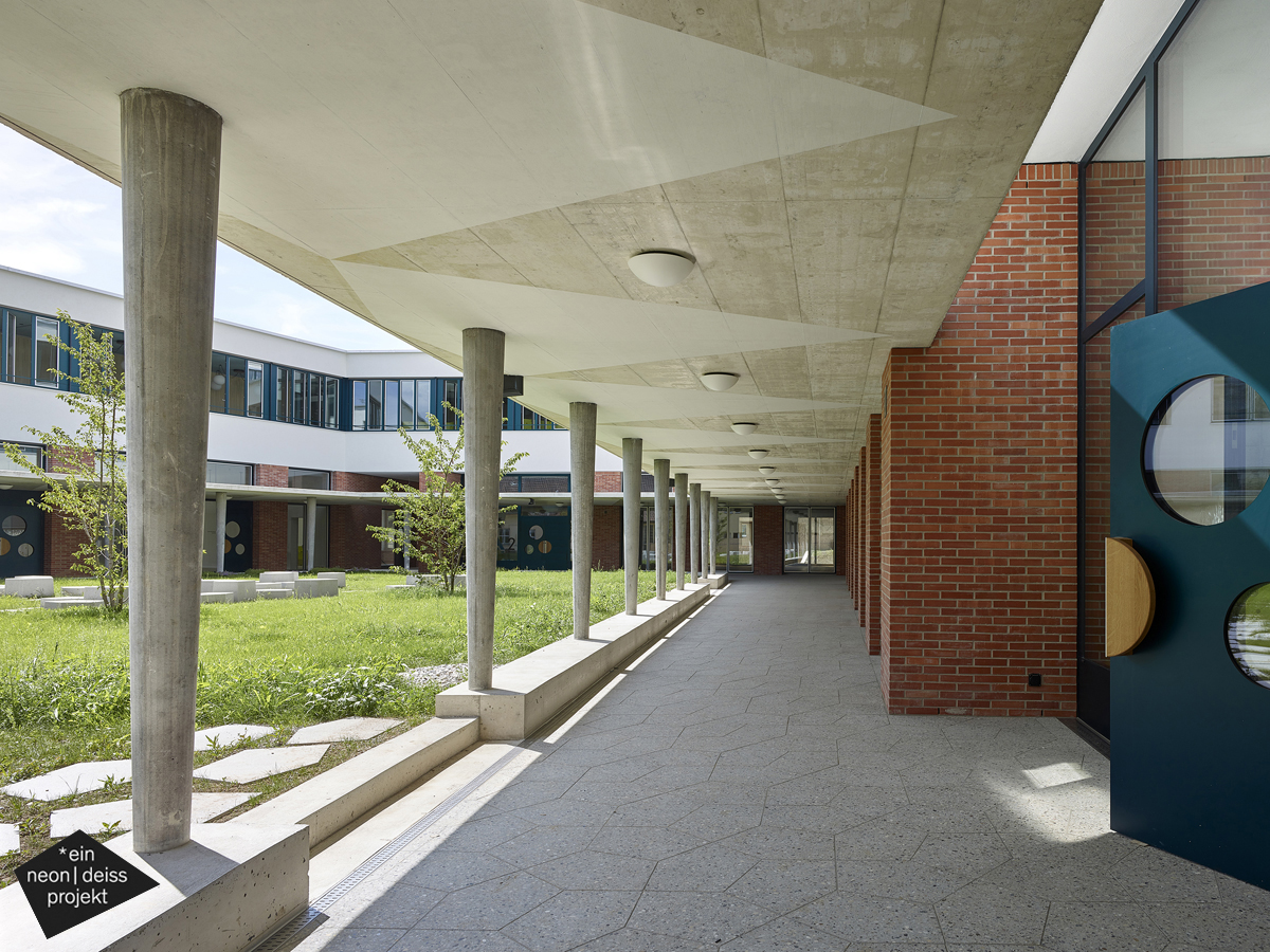 feld_Hof_Roland_Bernath_web mit logo 2.jpg